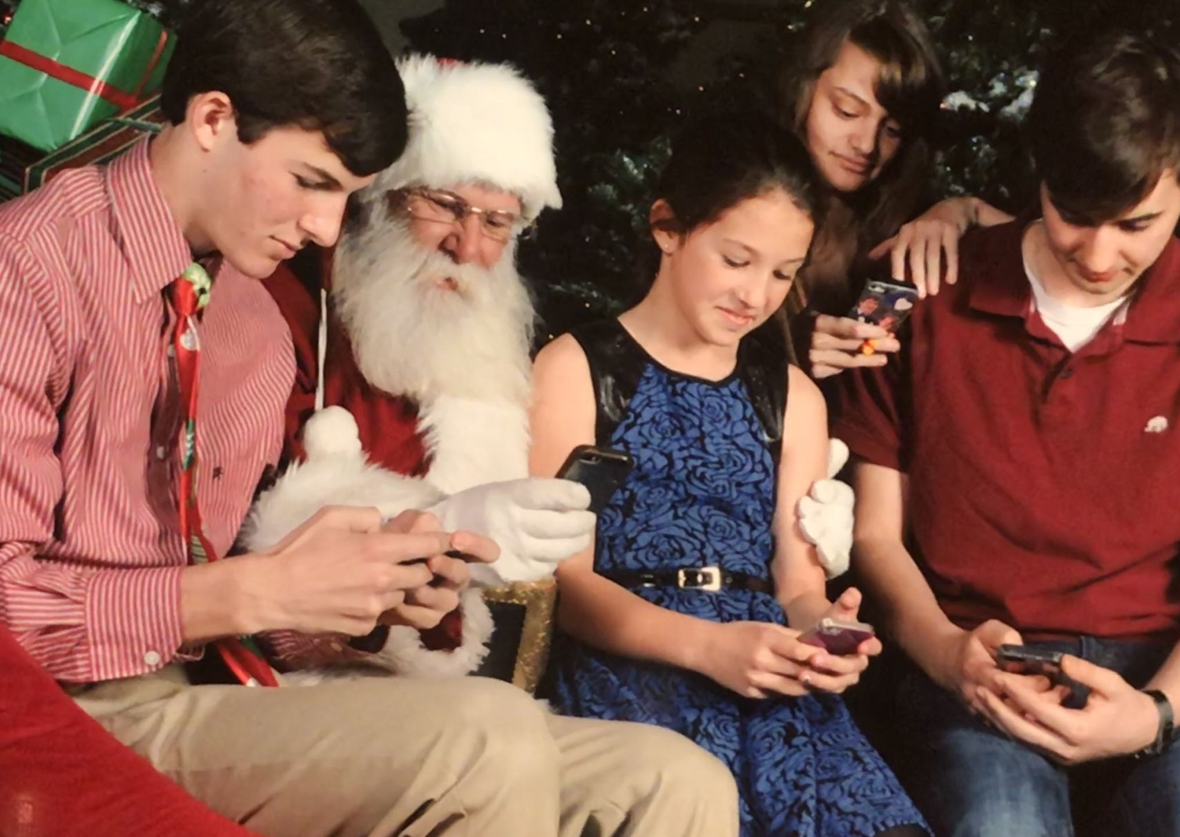Maheu kids on phones.jpeg